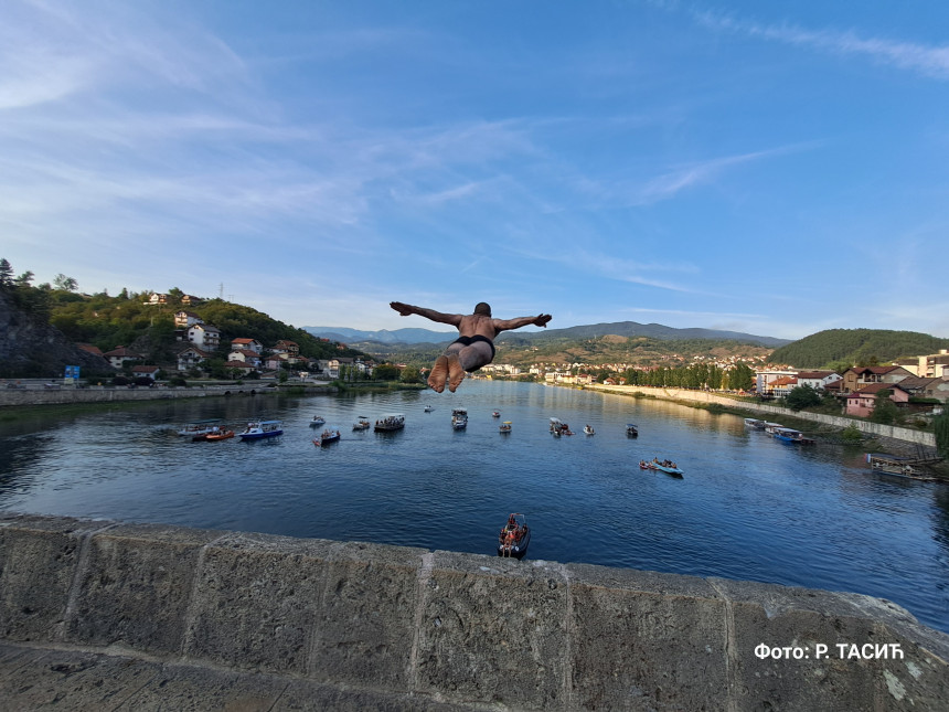 Najhrabriji letjeli sa ćuprije u Višegradu kao laste FOTO
