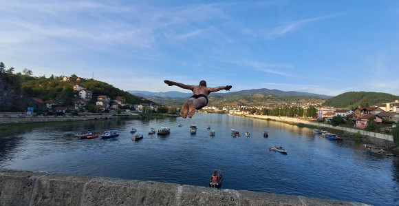 Najhrabriji letjeli sa ćuprije u Višegradu kao laste FOTO