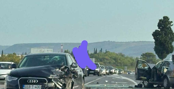 Sudar tri vozila na ulazu u Mostar, više povrijeđenih