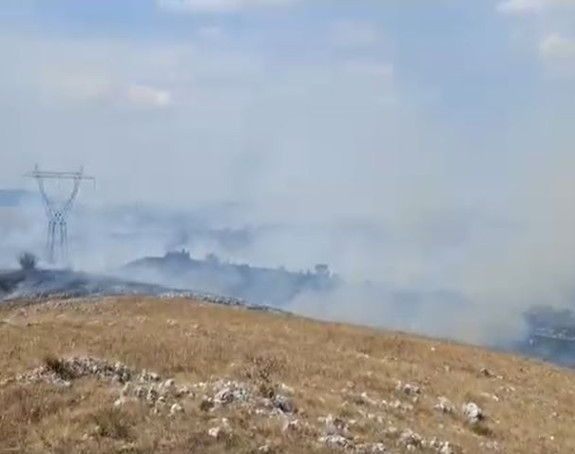 Поново пожар код Гацка: Ватра угрожава куће