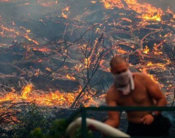 HR: Požar blizu kuća u Donjem Sitnom kod Splita
