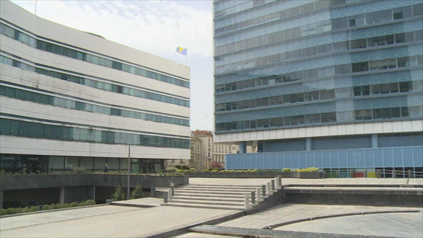 Власт убрзано запошљава пред локалне изборе