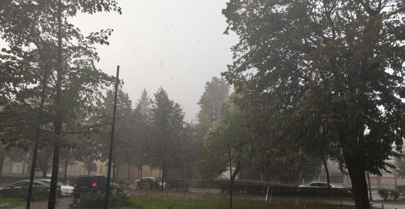 Невријеме: Јака киша с вјетром у Бањалуци (ВИДЕО)