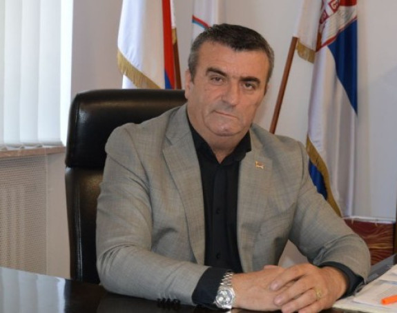 Kraljević opštinsko zemljište uknjižio na vozača i rođaka?!