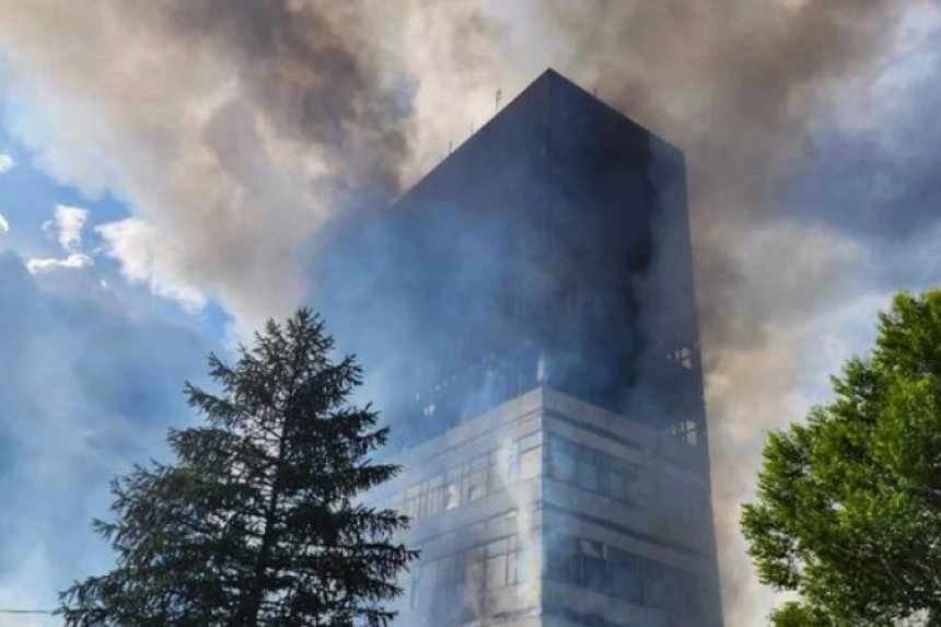 Ogroman požar u administrativnoj zgradi u Moskvi