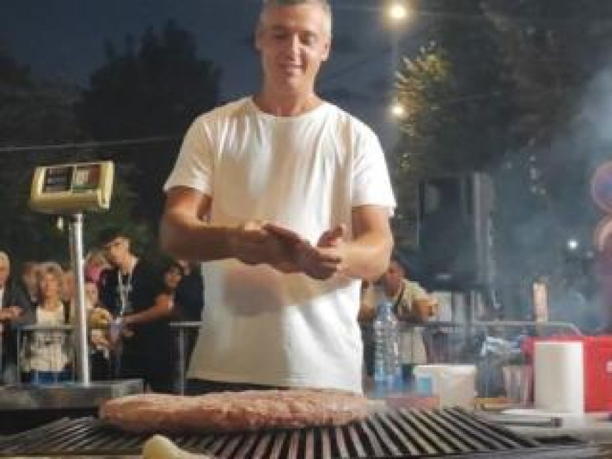 "Roštiljijada": Gurmanluk težak čak 5,6 kilograma (VIDEO)