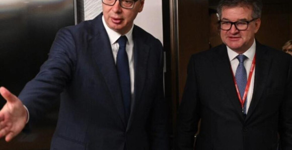 Vučić od Lajčaka zatražio da zaštite Srbe na KiM