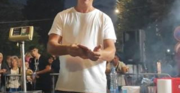 "Roštiljijada": Gurmanluk težak čak 5,6 kilograma (VIDEO)