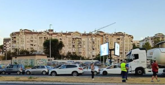 Beograd: Sudar sedam automobila i cisterne