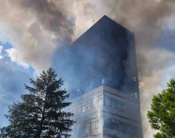 Ogroman požar u administrativnoj zgradi u Moskvi