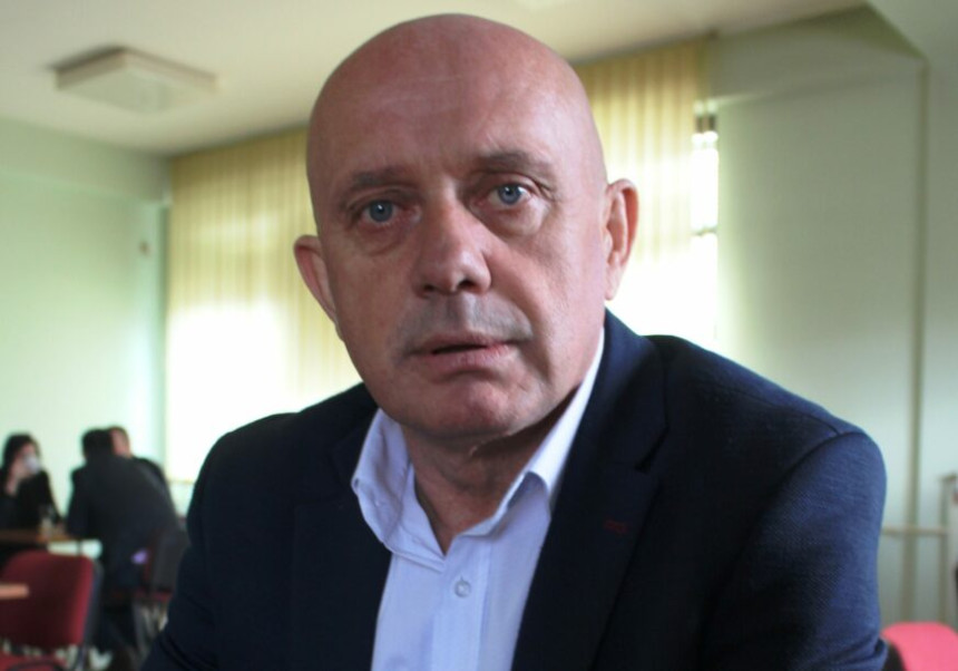 "Milorade, urazumi se! Nisi Bog. Nisi ni predsjednik"