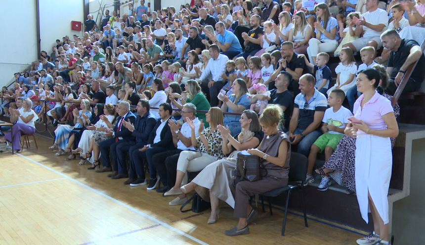 Bijeljina: Oko 800 prvačića sjelo u školske klupe