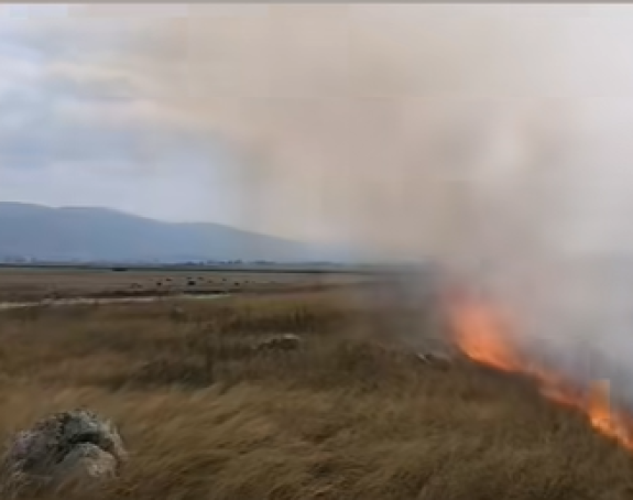 Пожарна линија код Гацка дуга преко два километра