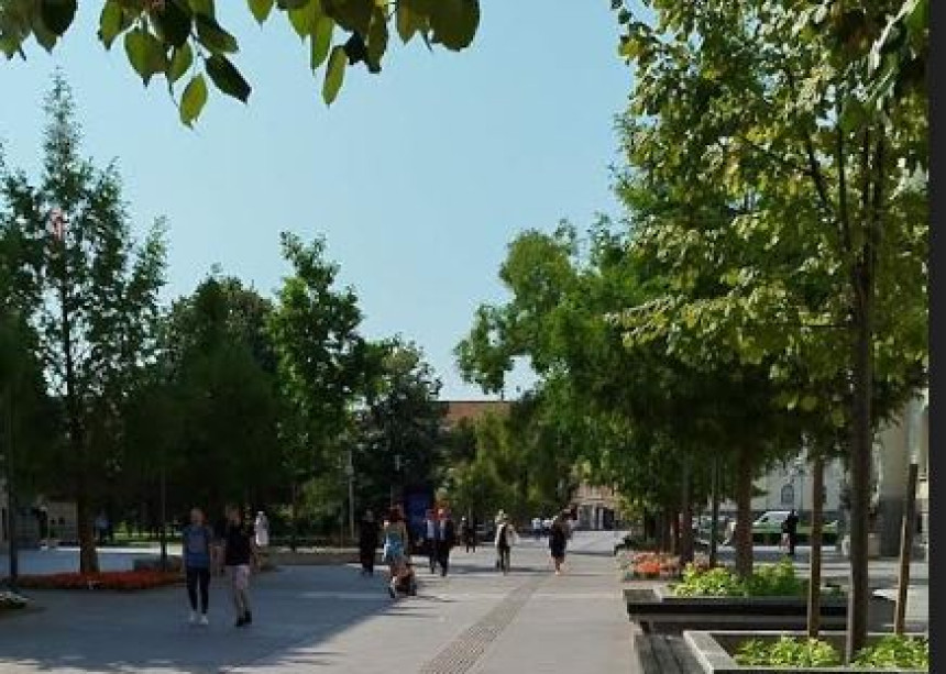 Banjaluka: Šmit prošetao i pored Palate predsjednika