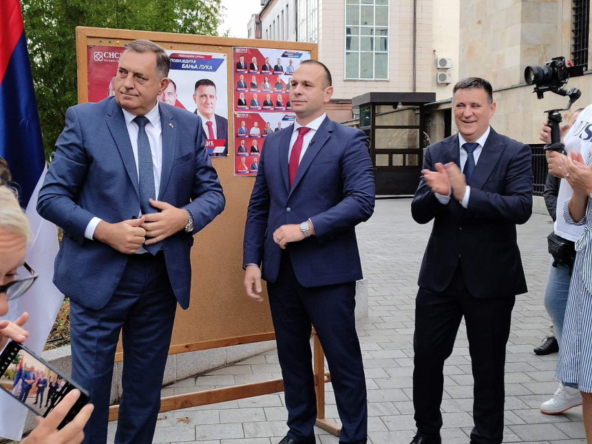 Додик поранио: Први плакат залијепљен у Бањалуци