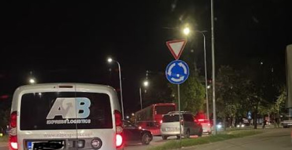 У супротном смјеру ушао у кружни ток и ударио у аутобус