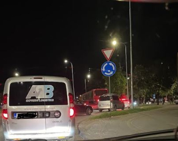 У супротном смјеру ушао у кружни ток и ударио у аутобус