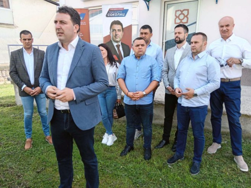 Bašević osumnjičen za zloupotrebu, vrh SNSD uz njega
