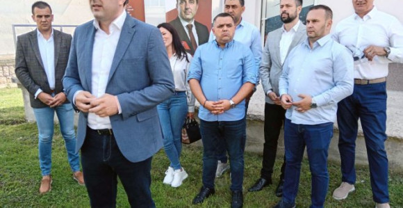 Bašević osumnjičen za zloupotrebu, vrh SNSD uz njega