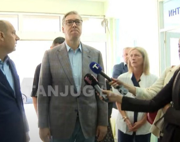 Vučić sa Lončarom obilazi Dom zdravlja u Krupnju