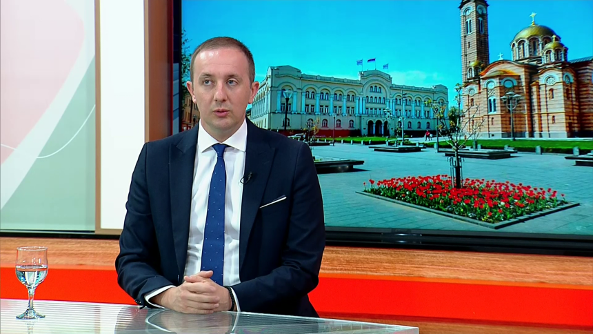 Циљ власти је до избора да не касне плате и пензије, а онда...