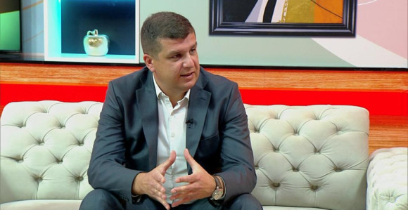 Svojim djelima se pokažite, ne kradite politike Petrovića