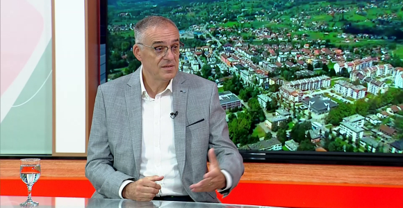 "Ova vlast vodi katastrofalnu ekonomsku politiku, preduzeća se raspadaju"