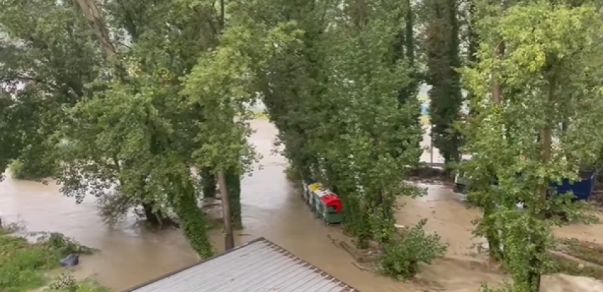 Потоп у Словенији: Вода на улицама, колапс у саобраћају