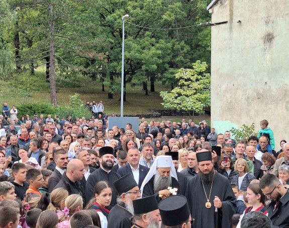 Дрвар: Патријарха Порфирија дочекао велики број вјерника