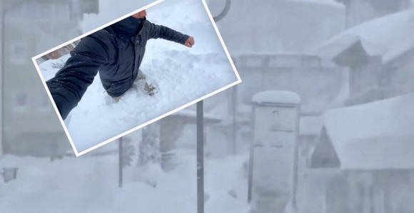 Ljudi se jedva probijaju kroz smetove (VIDEO)