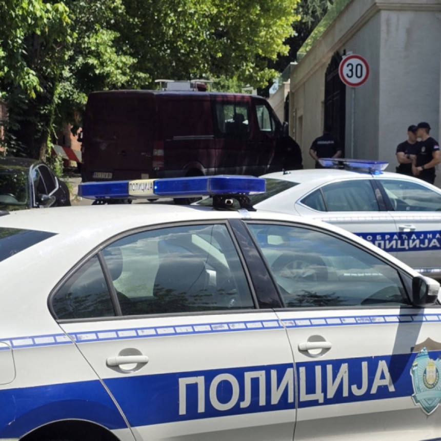 Полиција на Врачару однијела сумњив предмет
