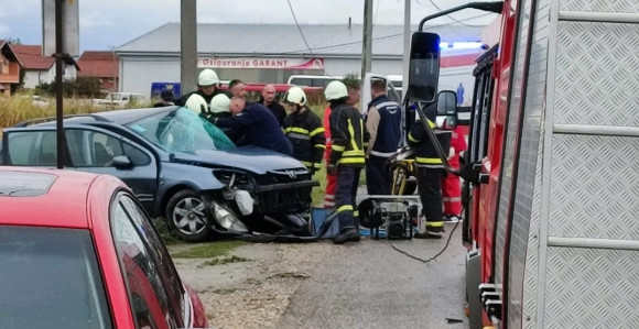Teška saobraćajna nesreća na putu Bijeljina-Velika Obarska (Foto)