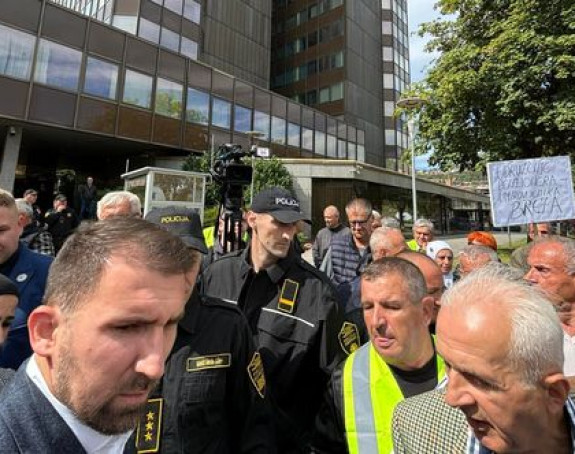 Пензионери поручили Влади ФБиХ:Срам вас било, гладни смо