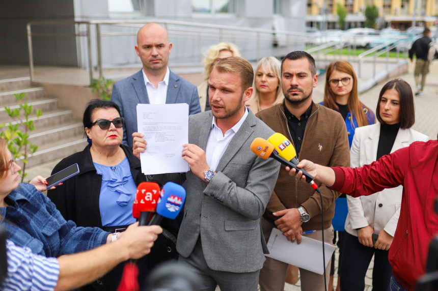 Stanivuković predao krivične prijave protiv odgovornih u slučaju „Gradsko groblje“