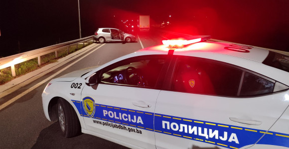 Brčko: Pijani vozač izazvao saobraćajnu nezgodu (FOTO)