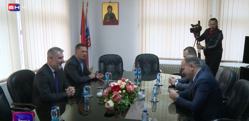 Предизборни обилазак болница министра Шеранића (ВИДЕО)