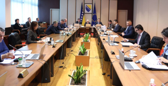 "Funkcije preuzimaju neobrazovani i nesposobni"