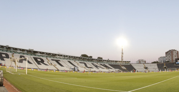 FK Partizan: Grupa kriminalaca uništila teren