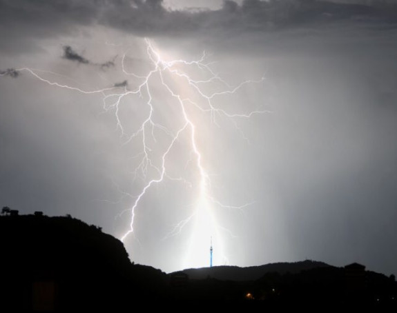 Turska: Grom udario u drvo, dvoje poginulo