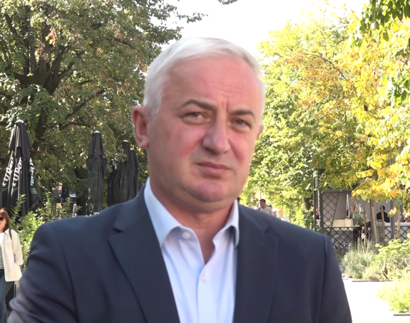 "Усвојите закон, укините ПДВ на куповину првог стана"