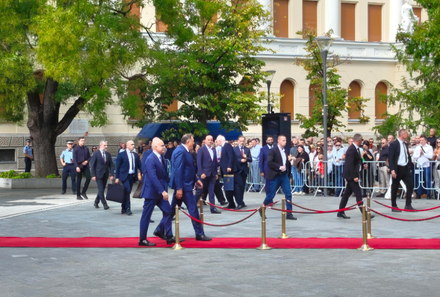Svečani doček ispred Palate: Premijer Srbije stigao u Banjaluku