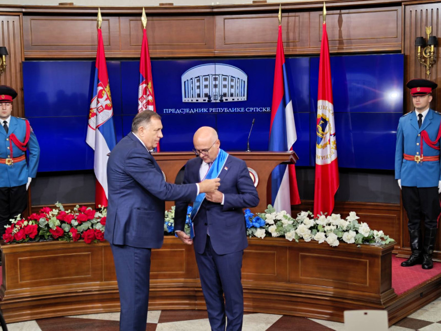 Vučeviću orden Republike Srpske - "Srbija nastavlja da podržava projekte u Srpskoj"