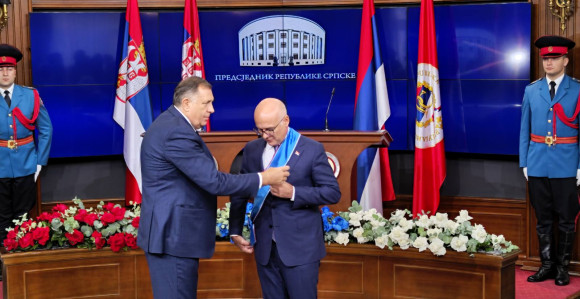 Vučeviću orden Republike Srpske - "Srbija nastavlja da podržava projekte u Srpskoj"