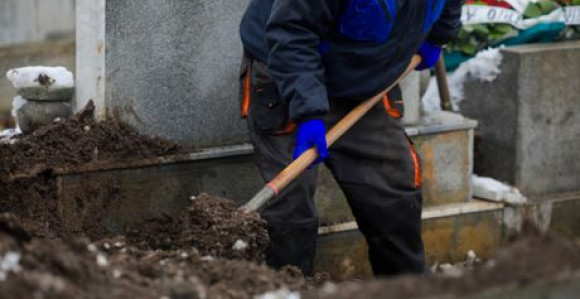 U Mađarskoj održano Međunarodno takmičenje u kopanju grobova!
