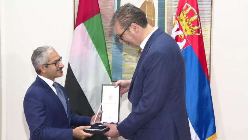 Vučić uručio odlikovanja predstavniku UAE