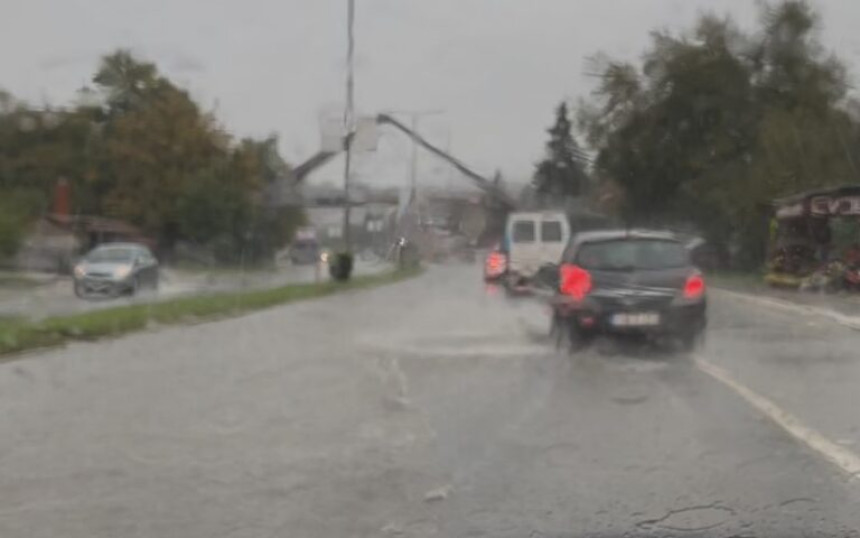 Jako nevrijeme u Banjaluci: Kolaps na ulicama (VIDEO)