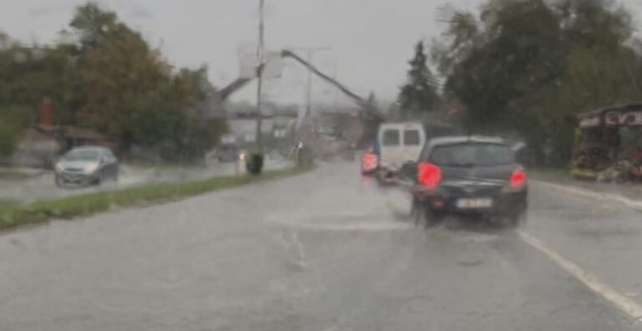 Jako nevrijeme u Banjaluci: Kolaps na ulicama (VIDEO)
