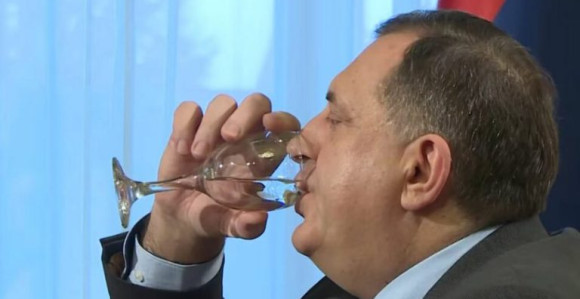 Luksuzni računi za izradu odlikovanja i iz restorana idu na račun građana