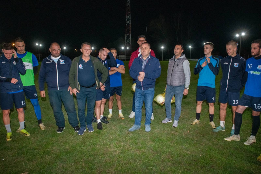 Maksimović posjetio fudbalski klub u Donjem Crnjelovu