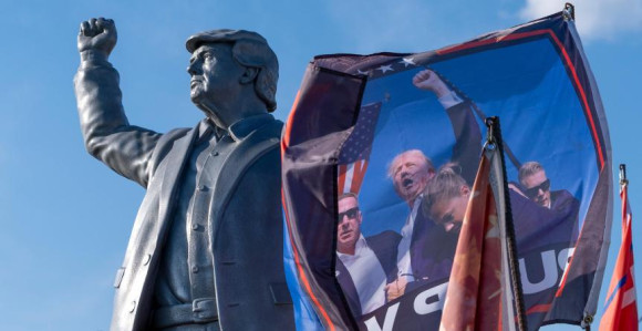 Donald Tramp na mjestu julskog pokušaja atentata
